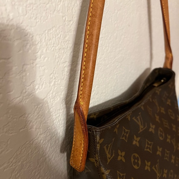 EUC Authentic LV Looping GM - Picture 5 of 12